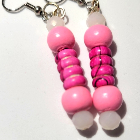 Pink wood bead earrings - Picture 1 of 1